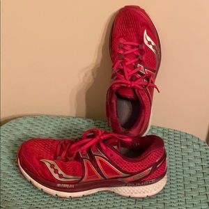 Saucony running shoes 9.5